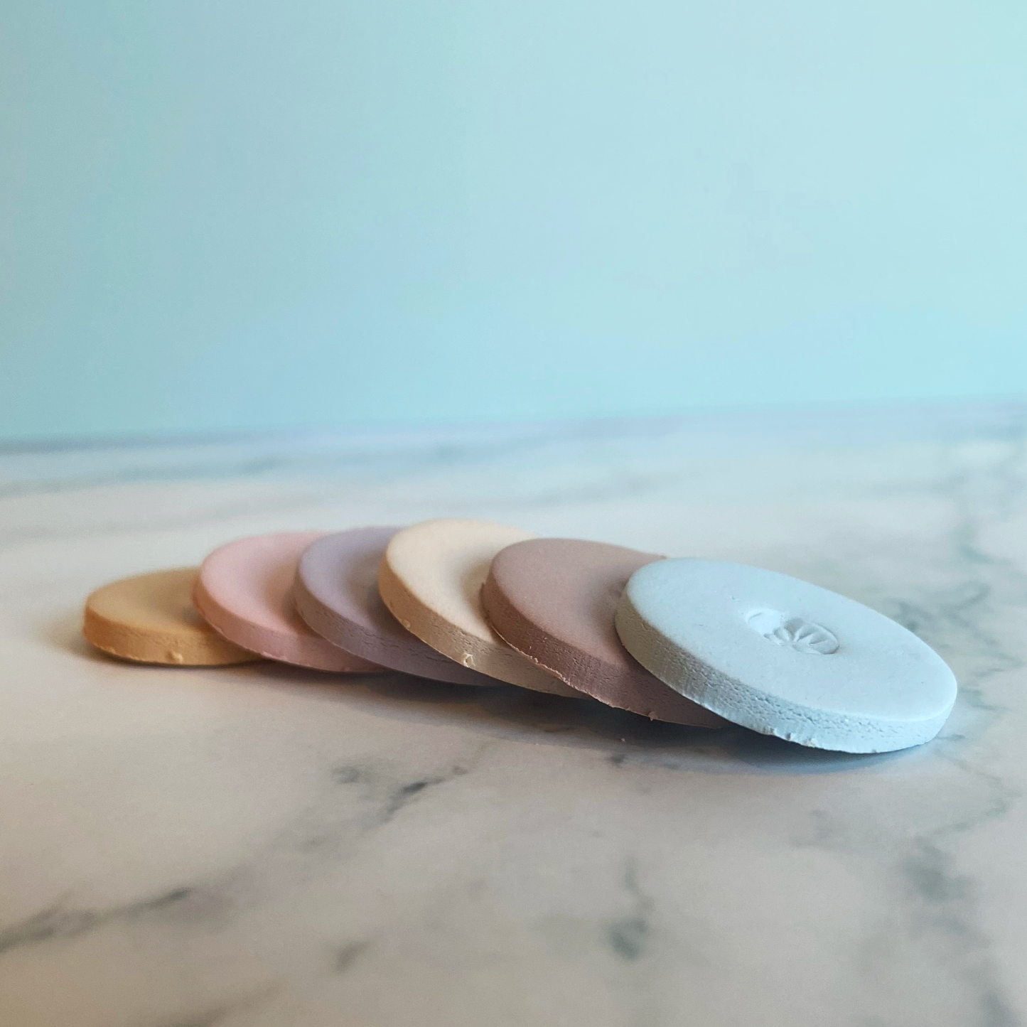 The sample color discs of farmhouse palette in a cascading row